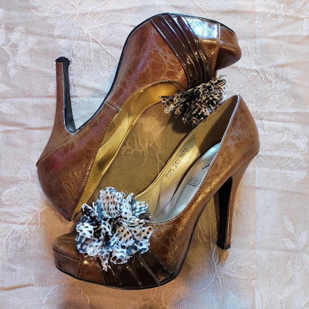 Grupo Vimoda Brown High Heels with Leopard Print Flowers, Size 6.5, Used - Picture 2 of 9